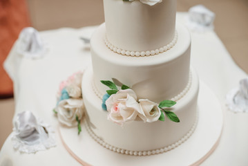 Obraz na płótnie Canvas White wedding cake