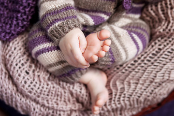 Fototapeta na wymiar Close up picture of new born baby feet and hand