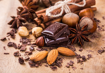 Chocolate bar/ chocolate bar pieces / nut chocolate/ chocolate b