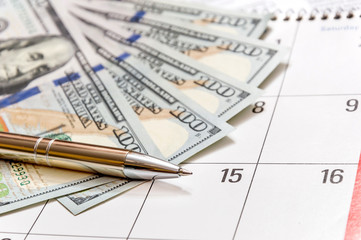 Pen with money on the calendar - 115013534