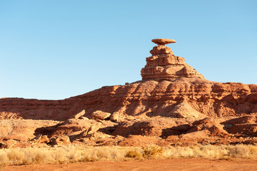 Fototapeta na wymiar famous Mexican Hat Rock in Utah, USA