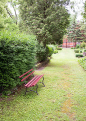 Rote Holzbank