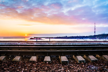 Obraz premium Railroad track during autumn morning near river