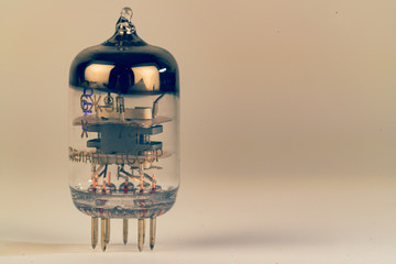 Radio vacuum tube, electronic bulb