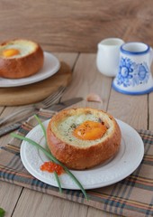 Baked egg in a bun 