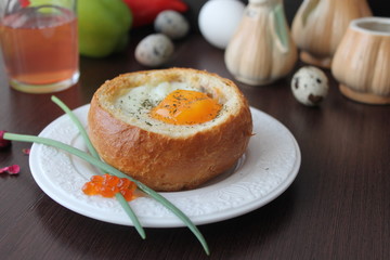 Baked egg in a bun 