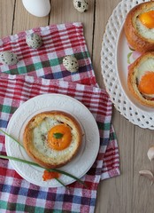 Baked egg in a bun 