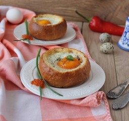 Baked egg in a bun 