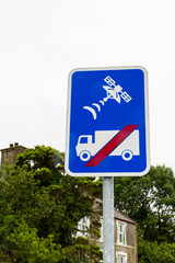 UK Blue rectangular warning sing, not suitable for HGV so don’