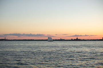 Fototapeta na wymiar Sunset over Hudson river whit small boat 