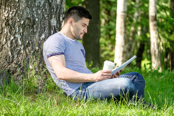 Obraz premium Young man in city park