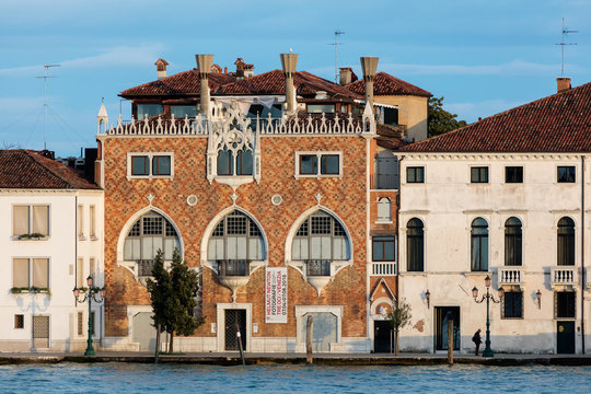 Fototapeta The Casa dei Tre Oci or Casa di Maria, designed in 1912-1913 by the Bolognese painter Mario de Maria is a modern, neo-gothic palace located in the island of Giudecca.