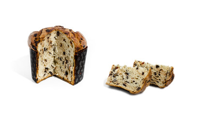 panettone artigianale con gocce di cioccolato e con fette tagliate