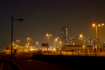 夜の港の風景
