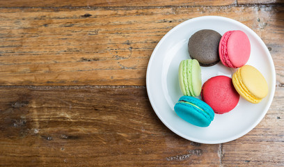 Sweet and colourful french macaroons 