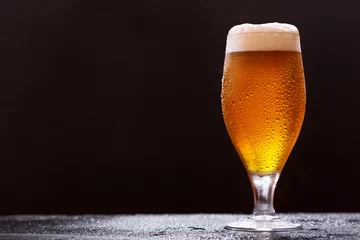 Selbstklebende Fototapete Bier Glas Bier