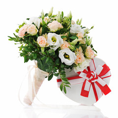 Bouquet for bride of roses, eustomy and pistachios.