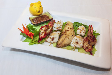 Lotus flower pot, Grilled fish, shrimps, prawns, fillet of sea bream, cuttlefish, ginger sauce, garlic, chinese cooking