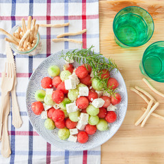 Salat mit Feta und Wassermelone