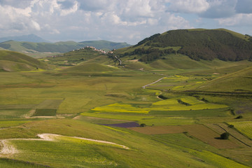 Fototapeta na wymiar Panoramic view of Pian Piccolo, Castelluccio di Norcia