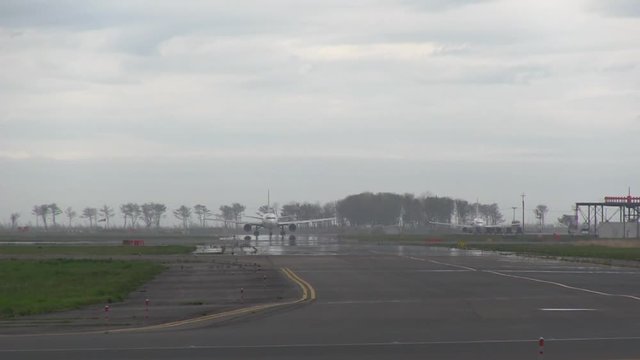 airliners taxing 飛行機のタキシング