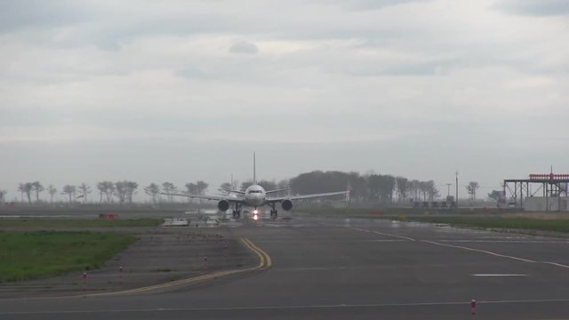 airliners taxing 飛行機のタキシング