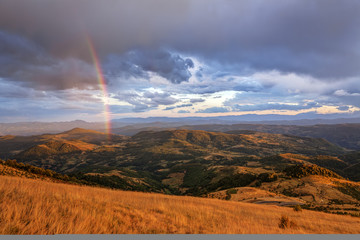 Obraz premium Rainbow on mountain landscape