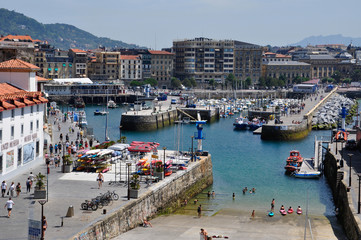 Fototapeta na wymiar San Sebastian port