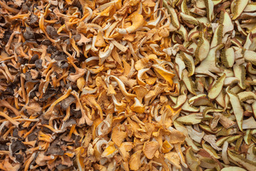 Dried mushrooms as texture
