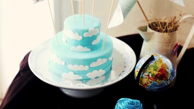 blue cupcakes, muffins, baby birthday, cloud cake mastic decorated
