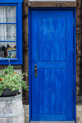 Schöne rustikale Tür eines Bauernhauses