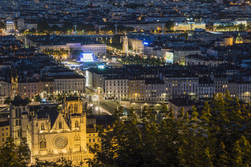 Fototapeta premium Lyon la nuit.