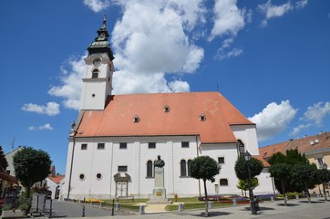Fototapeta na wymiar Eglise orthodoxe, toiture avec croix et étoiles de David Mosonmagyaróvár, Hongrie