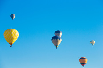 Fototapeta premium air balloons flying over the valley at Cappadocia