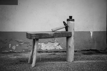 WOOD ANVILE BENCH