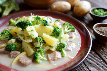 Pork with broccoli, ginger root and boiled potatoes
