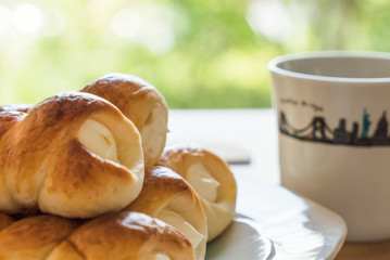 手作りのパン(コロネ)