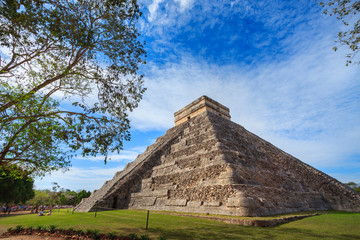 Fototapeta na wymiar Maya Temple Chichén Itzá