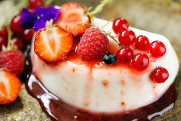 panna cotta with berries
