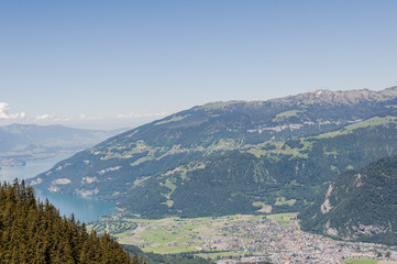 Obraz premium Interlaken, Stadt, Alpen, Schweizer Berge, Berner Oberland, Schynige Platte, Thunersee, Wanderweg, Wanderung, Sommer, Schweiz