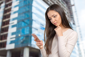 Fototapeta premium pretty female teenager using smartphone