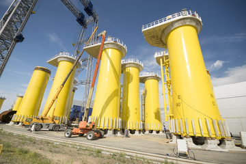 Fabryka platform do morskich elektrowni wiatrowych,,Szczcecin,Polska     © Mike Mareen