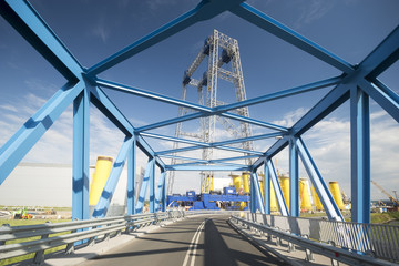 Fabryka platform do morskich elektrowni wiatrowych,,Szczcecin,Polska     © Mike Mareen