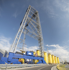 Fabryka platform do morskich elektrowni wiatrowych,,Szczcecin,Polska     © Mike Mareen