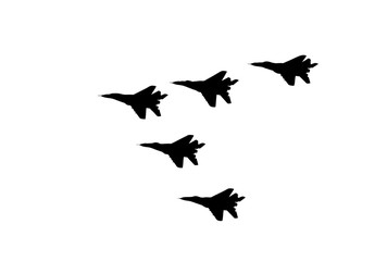 Fototapeta na wymiar Пилотажная группа из пяти боевых самолётов выполняет полёт на авиа шоу.