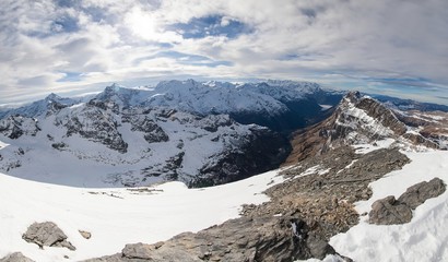 Obraz premium Holiday in Switzerland, foggy view of winter in Mount Titlis of snow