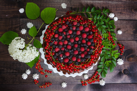 cake with red curraunts, raspberries and blackberries6