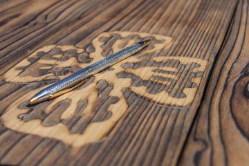 Naklejka premium One Pen On Wooden Desk
