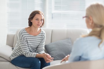 Woman talking to her therapist - obrazy, fototapety, plakaty