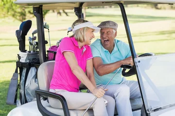 Photo sur Plexiglas Golf Couple sitting in golf buggy